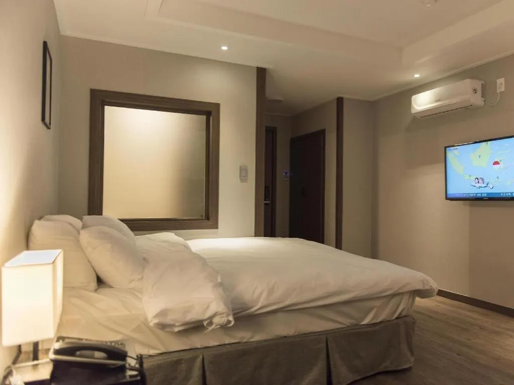 Check Inn Hotel Jeju 3*,