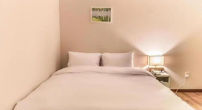 Check Inn Jeju Hotel 3*,