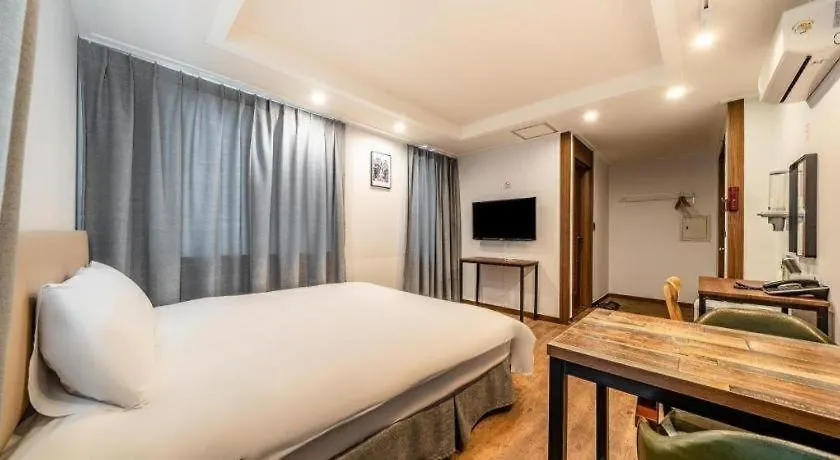 Check Inn Jeju Hotel 3*,