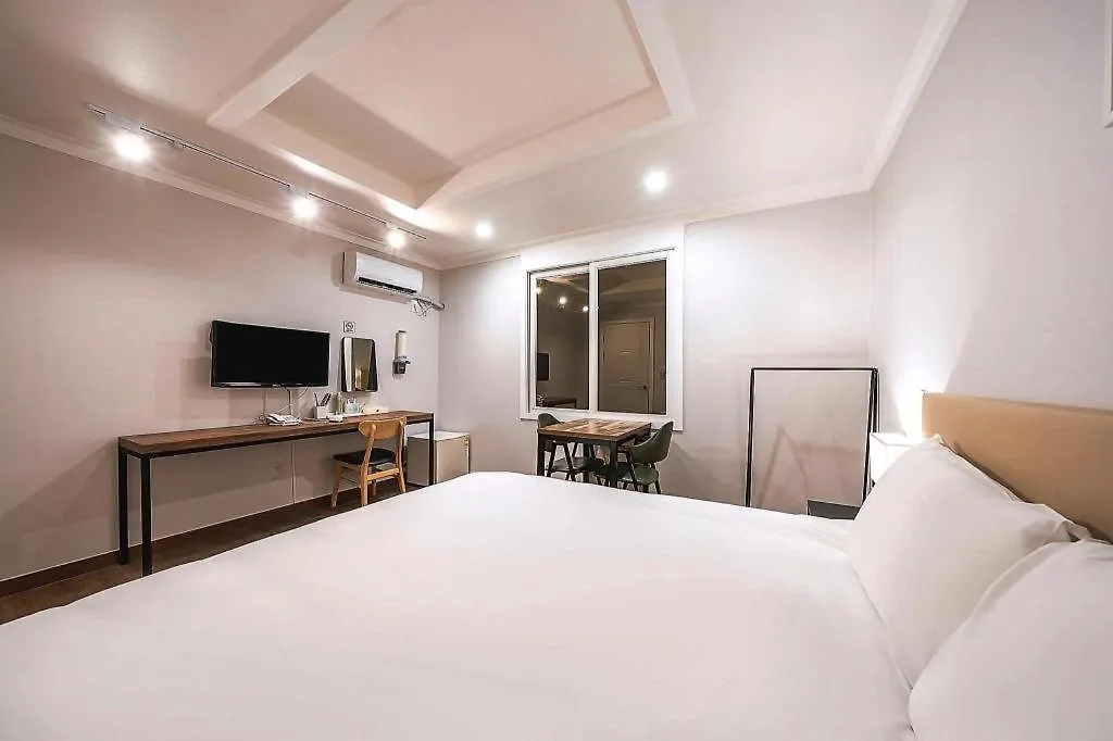 Check Inn Hotel Jeju 3*,