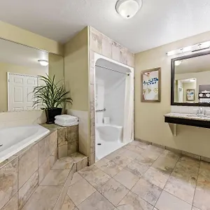 https://wingate-by-wyndham-calgary.calgaryhotelsearch.com