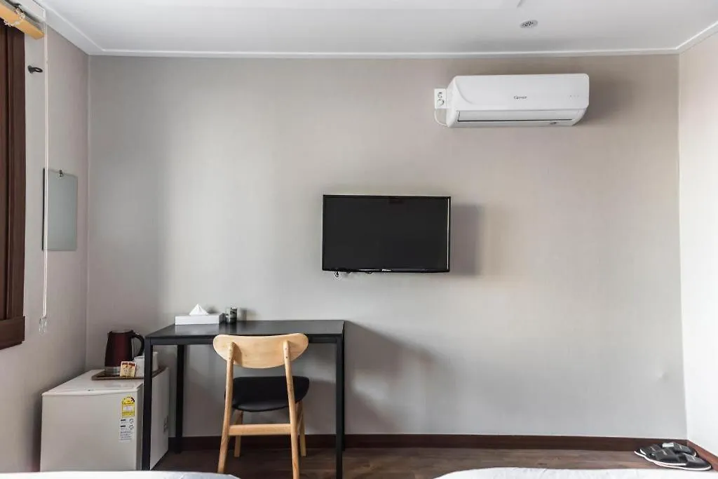 Check Inn Hotel Jeju 3*,